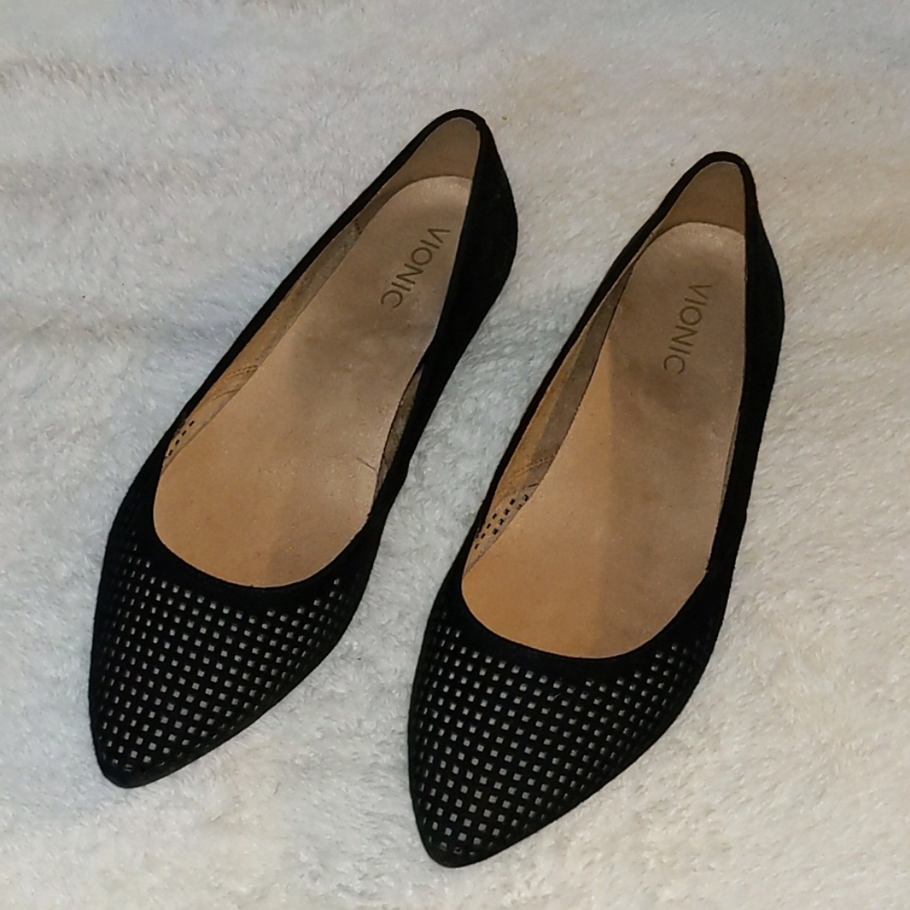 VIONIC Posey WIDE Perforated Pointed Flats